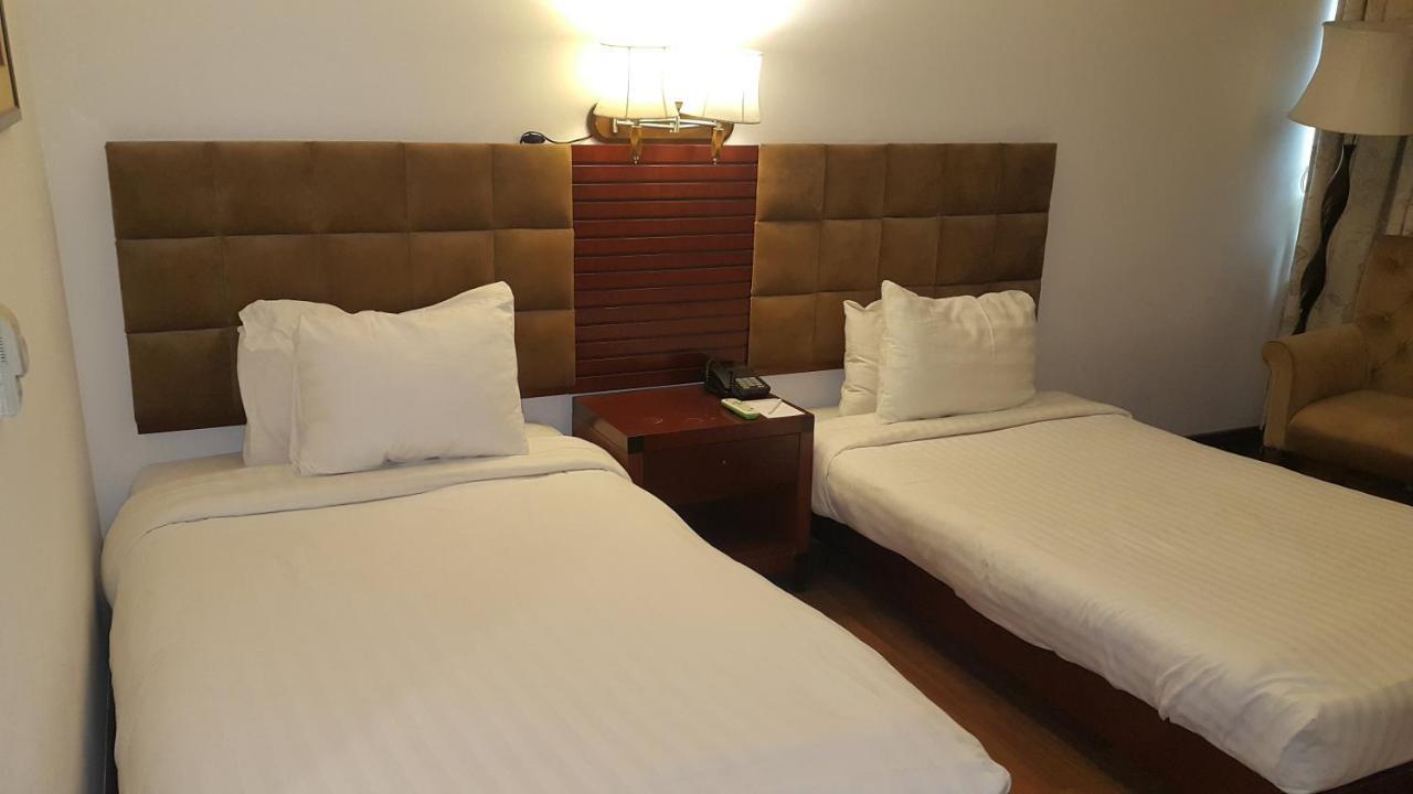 Savoey Hotel Lahore Extérieur photo