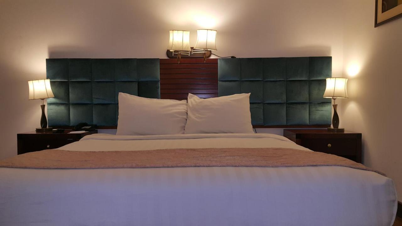 Savoey Hotel Lahore Extérieur photo