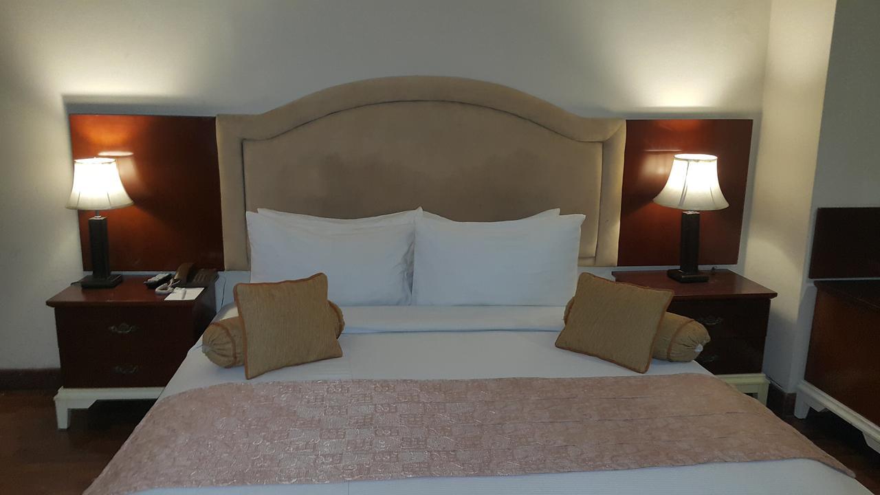 Savoey Hotel Lahore Extérieur photo